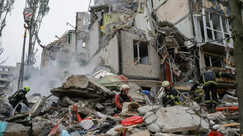 epa12274455 Rescuers work at the site of a Russian strike on a nine-storey residential building in Kyiv, Ukraine, 31 July 2025. At least seven people were killed in Kyiv, and dozens more were injured, as Russia launched a countrywide overnight attack with drones and missiles, the State Emergency Service said on 31 July. EPA/SERGEY DOLZHENKO