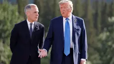 epa12180143 (L-R) Canadian Prime Minister Mark Carney and US President Donald Trump pose for a family photo during the Group of Seven (G7) Summit at the Kananaskis Country Golf Course in Kananaskis, Alberta, Canada, 16 June 2025. World leaders are gathered from 15 to 17 June 2025 for the annual G7 Summit. EPA/LUDOVIC MARIN / POOL
