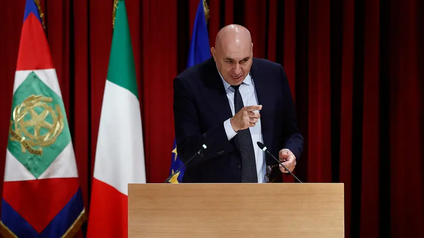 Il ministro della Difesa Guido Crosetto durante la cerimonia per il ventennale di fondazione del CoESPU, presso la Scuola Ufficiali Carabinieri, 27 giugno 2025, ANSA/VINCENZO LIVIERI