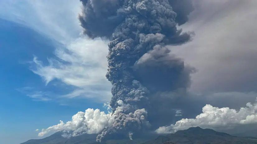 epa11710567 A handout photo made available by the National Board for Disaster Management (BNPB) shows the Lewotobi Laki-Laki volcano spewing volcanic materials during an eruption as seen from Titihena, East Flores, East Nusa Tenggara province, Indonesia, 09 November 2024. The volcano spewed volcanic thick smoke as high as 6000 meters up in the air during the eruption and remains at the highest alert level following the eruption on 04 November that killed nine people according to the Vulcanology and Geological Disaster Mitigation Center (PVMBG). EPA/BNPB / HANDOUT HANDOUT, EDITORIAL USE ONLY, NO SALESHANDOUT EDITORIAL USE ONLY/NO SALES