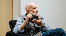 Gianni Berengo Gardin durante una delle celebrazioni del centenario della Leica - Foto Facebook, Leica Camera
