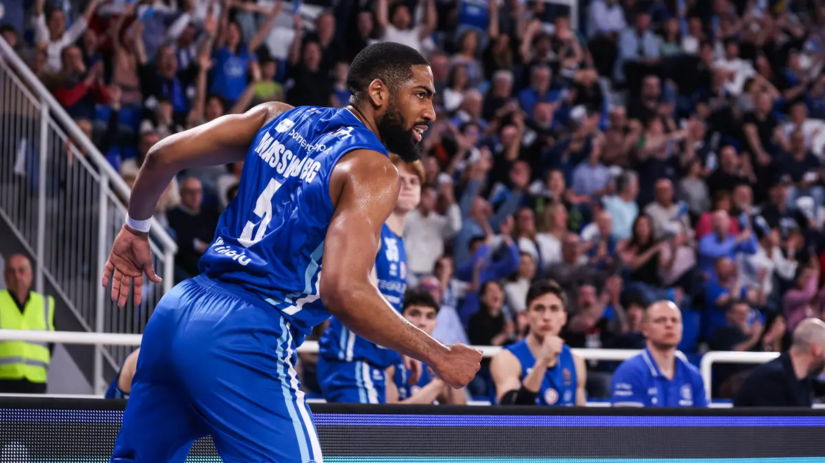 L'esterno Massinburg, appena tornato alla Germani - Foto New Reporter Comincini  © www.giornaledibrescia.it