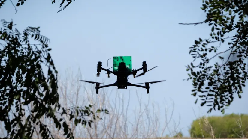 epa12271481 A Ukrainian FPV drone flies before an attack mission on a frontline near the city of Chasiv Yar, Donetsk region, Ukraine, 29 July 2025. EPA/SERGEY SHESTAK