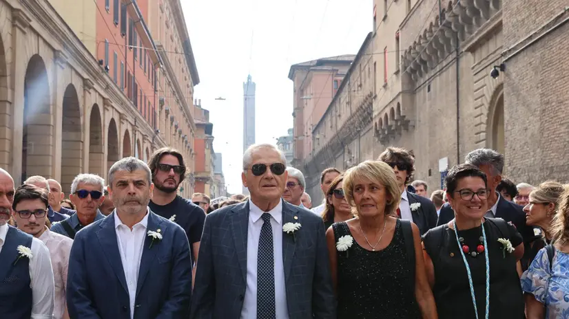 Paolo Bolognesi, presidente associazione vittime due agosto, durante il corteo per il 45esimo anniversario della strage avvenuta il due agosto del 1980 alla Stazione di Bologna, 2 agosto 2025. ANSA/Max Cavallari