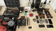 La merce sequestrata dalla Polizia locale durante una delle attività
