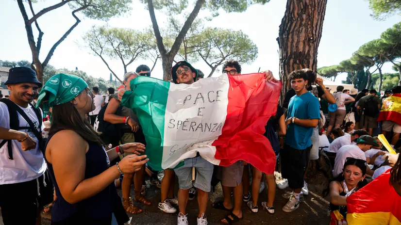 Faithful attends the Penitential Day for the Jubilee of Youth, at Circus Maximus (Circo Massimo), in Rome, Italy, 01 August 2025. ANSA/ANGELO CARCONI