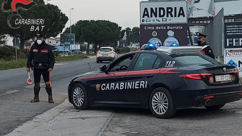 Carabinieri, auto, pattuglia, 112, Andria