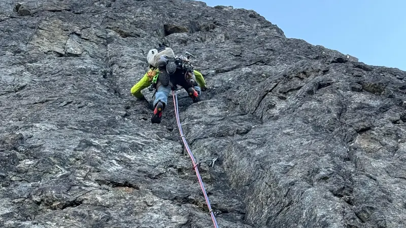 Un momento della richiodatura