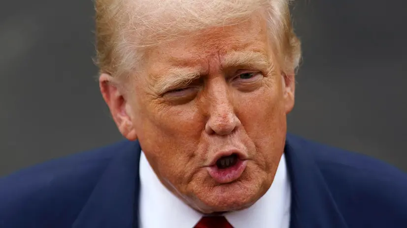 epa12278107 US President Donald Trump walks to Marine One as he leaves the White House, in Washington, DC, USA, 01 August 2025. President Trump is due to spend the weekend in Bedminster New Jersey. EPA/WILL OLIVER
