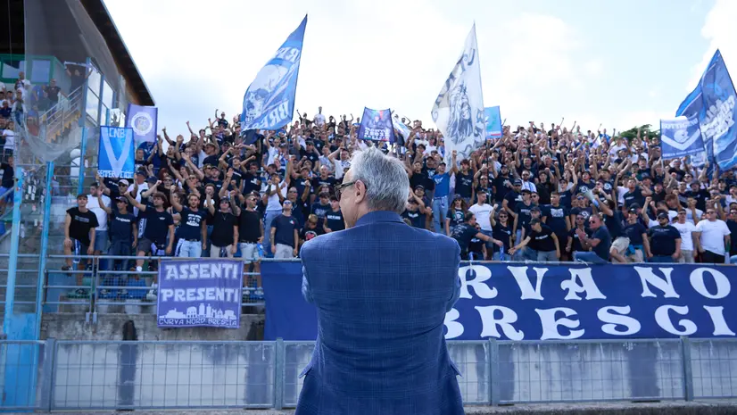 Il presidente Giuseppe Pasini e la Curva Nord - Foto New Reporter Perteghella © www.giornaledibrescia.it
