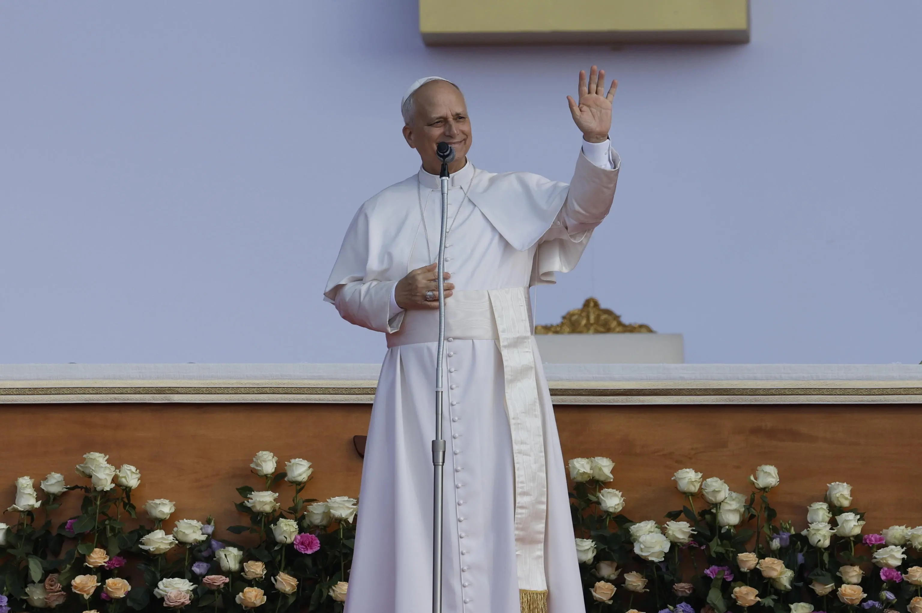 Papa Leone XIV all'arrivo a Tor Vergata per la messa del Giubileo dei Giovani