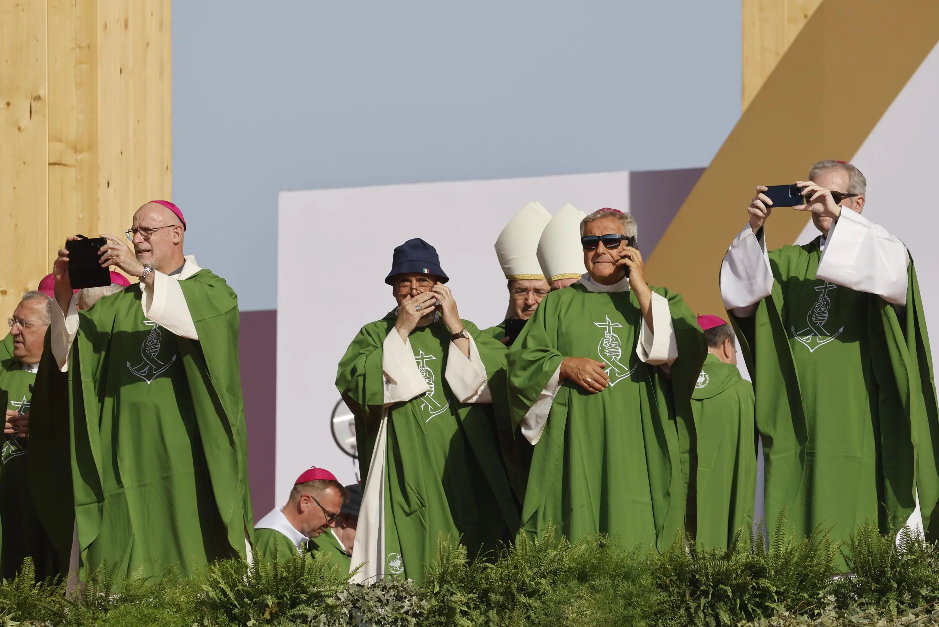 Papa Leone XIV all'arrivo a Tor Vergata per la messa del Giubileo dei Giovani