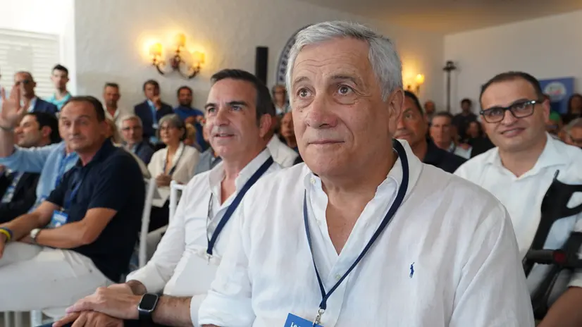 Il ministro Antonio Tajani a Villa San Giovanni (Rc) con il presidente della Regione Calabria, Roberto occhiuto, 1 agosto 2025. ANSA/LUIGI SALSINI