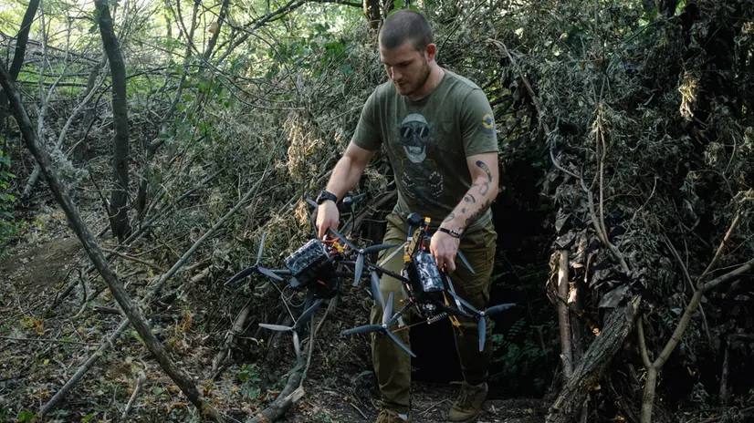 epa12271484 A Ukrainian pilot prepares FPV drones on an attack mission on a frontline near the city of Chasiv Yar, Donetsk region, Ukraine, 29 July 2025. EPA/SERGEY SHESTAK