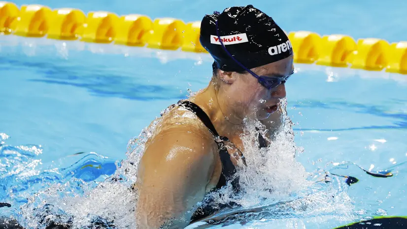 Benedetta Pilato in vasca durante i Mondiali di nuoto a Singapore - Foto Ansa © www.giornaledibrescia.it