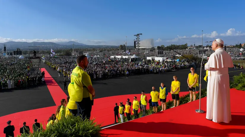 Il Pontefice davanti a migliaia di ragazzi - Foto Ansa © www.giornaledibrescia.it