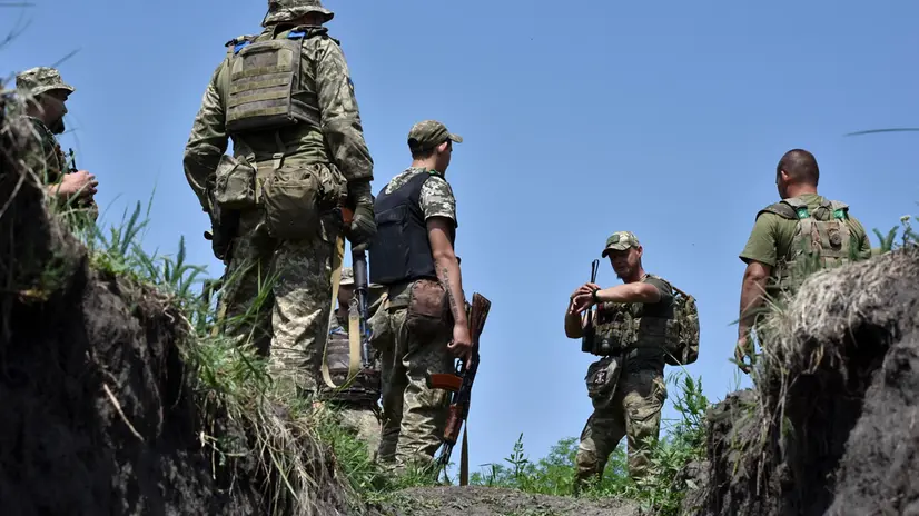 epa12170662 A handout picture made available by the press service of the 65th Separate Mechanized Brigade of Ukrainian Armed Forces shows soldiers undergoing military training on a shooting range in Zaporizhzhia region, Ukraine 11 June 2025. Russian troops entered Ukrainian territory on 24 February 2022, starting a conflict that has provoked destruction and a humanitarian crisis. EPA/PRESS SERVICE OF THE 65TH MECHANIZED BRIGADE HANDOUT EDITORIAL USE ONLY/NO SALES