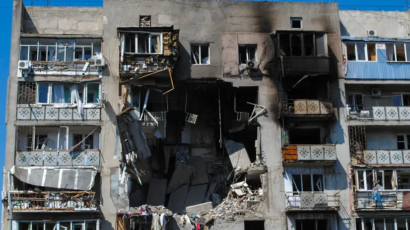 epa12258114 General view on damages from a drone strike at a residential building in Odesa, Ukraine, 24 July 2025, amid the Russian invasion. At least three people were injured after Russian forces attacked Odesa, the State Emergency Service (SES) of Ukraine reported. As a result of the attack the UNESCO-protected landmark Pryvoz market, a petrol station, a nine-storey residential building, and a private building were damaged. EPA/IGOR TKACHENKO