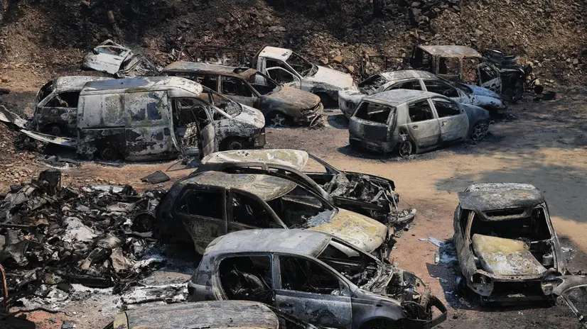 epa12273204 Burnt cars by the fire that broke out in Arouca, in a scrapyard in Seixo, Castelo de Paiva, Aveiro, Portugal, 30 July 2025. The fire that has been raging in Arouca, in the district of Aveiro, has three active fronts and has already reached the parish of Santa Eulalia, the local authority said. EPA/ESTELA SILVA
