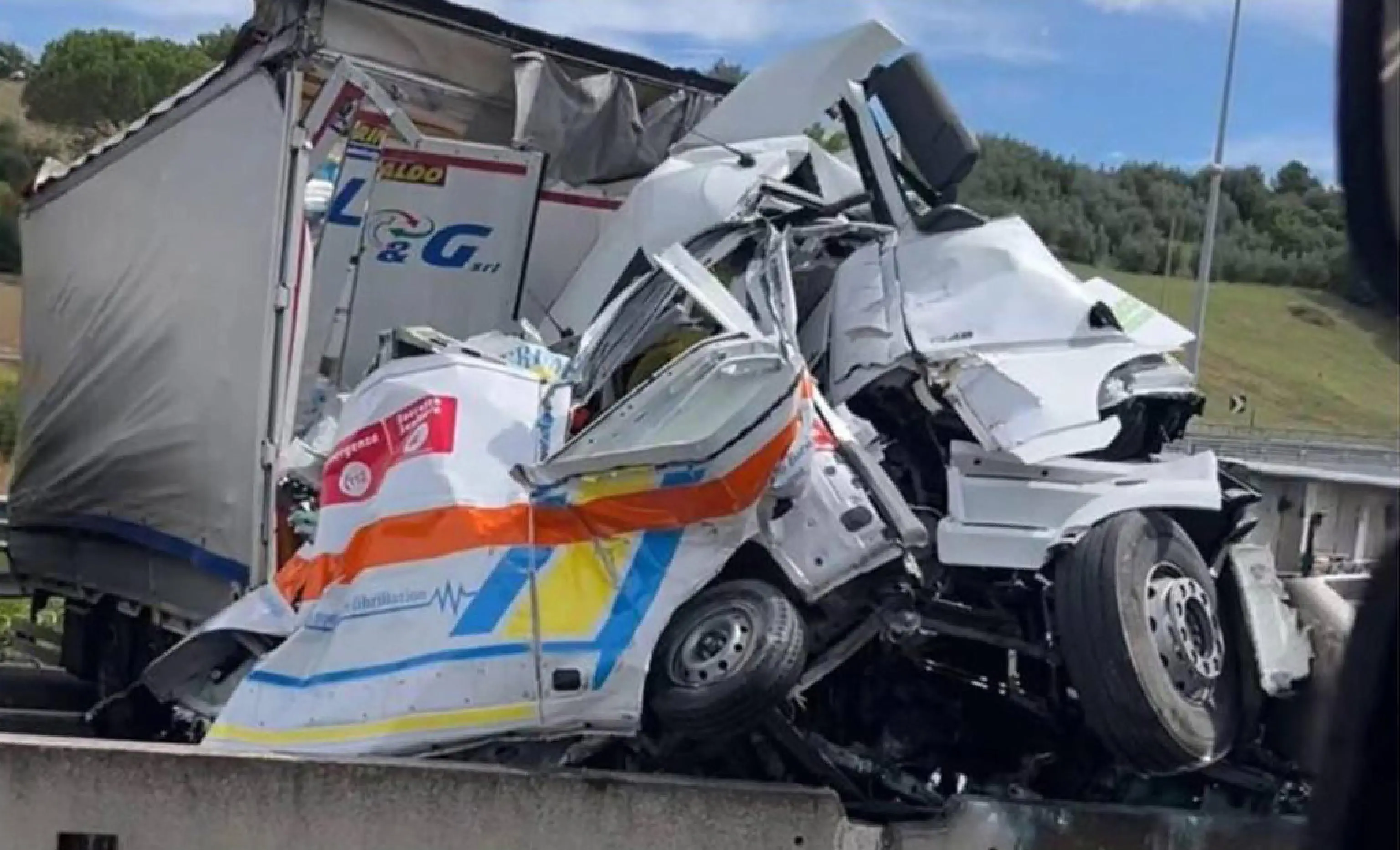 A1, i mezzi coinvolti nello schianto