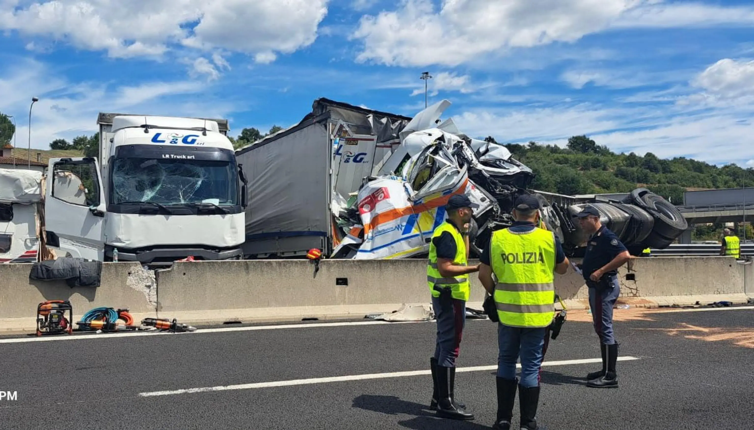 A1, i mezzi coinvolti nello schianto