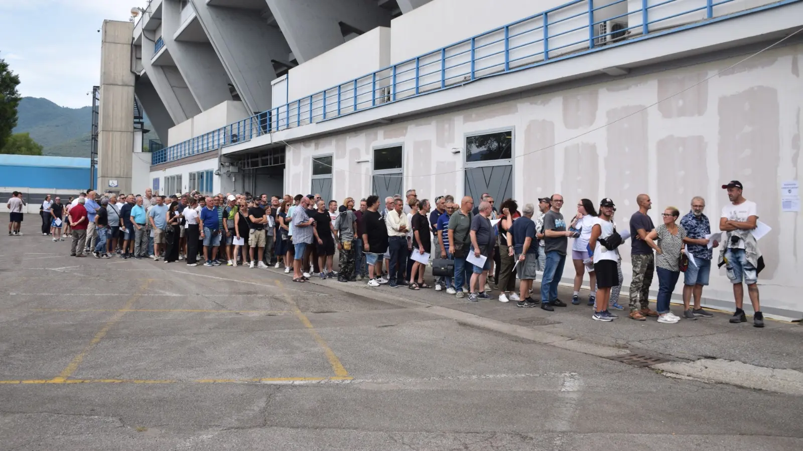 Coda fuori dal Rigamonti per la campagna abbonamenti dell'Union Brescia
