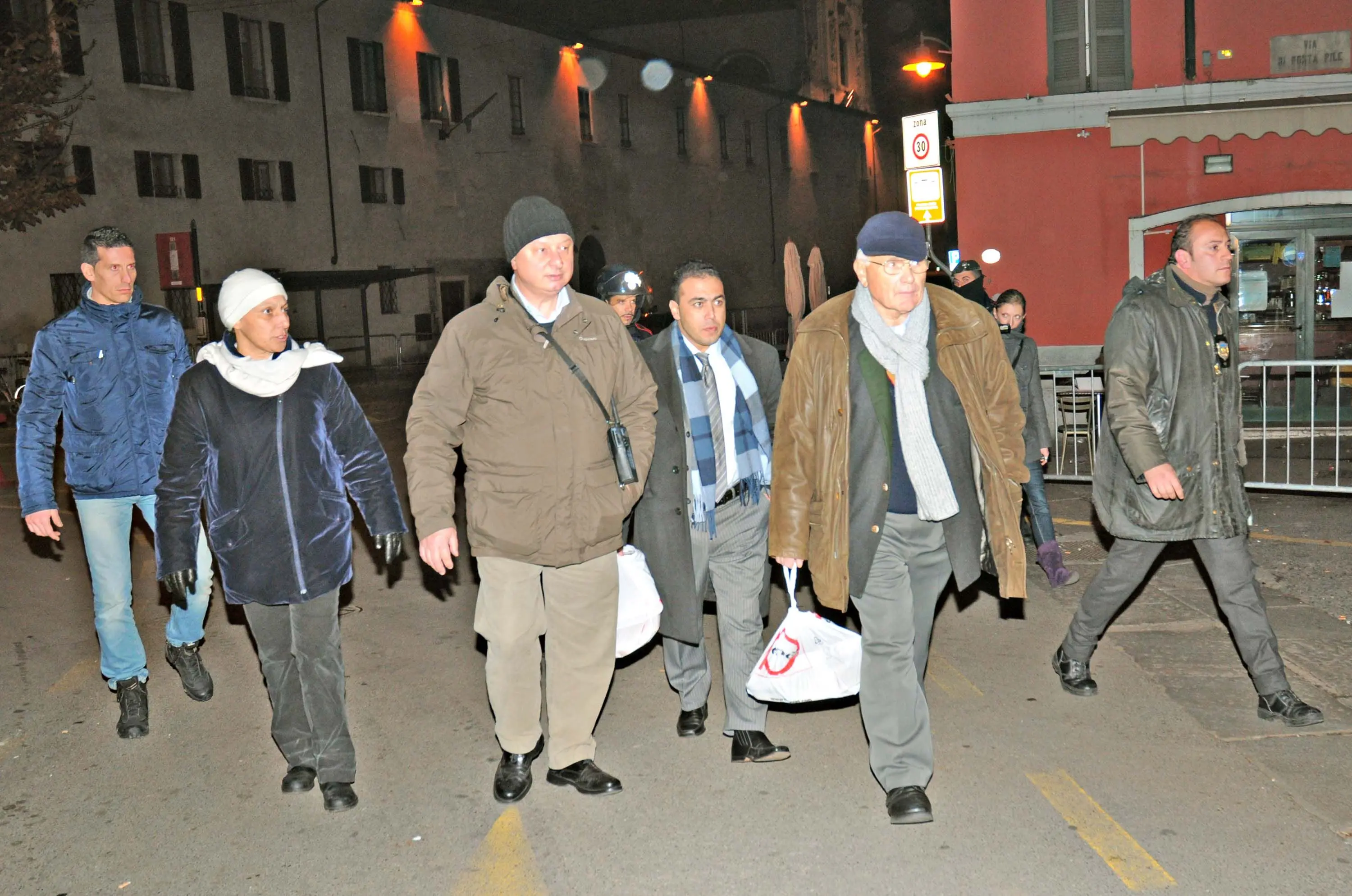 «Siamo tutti sulla gru» la protesta dei migranti del novembre 2010