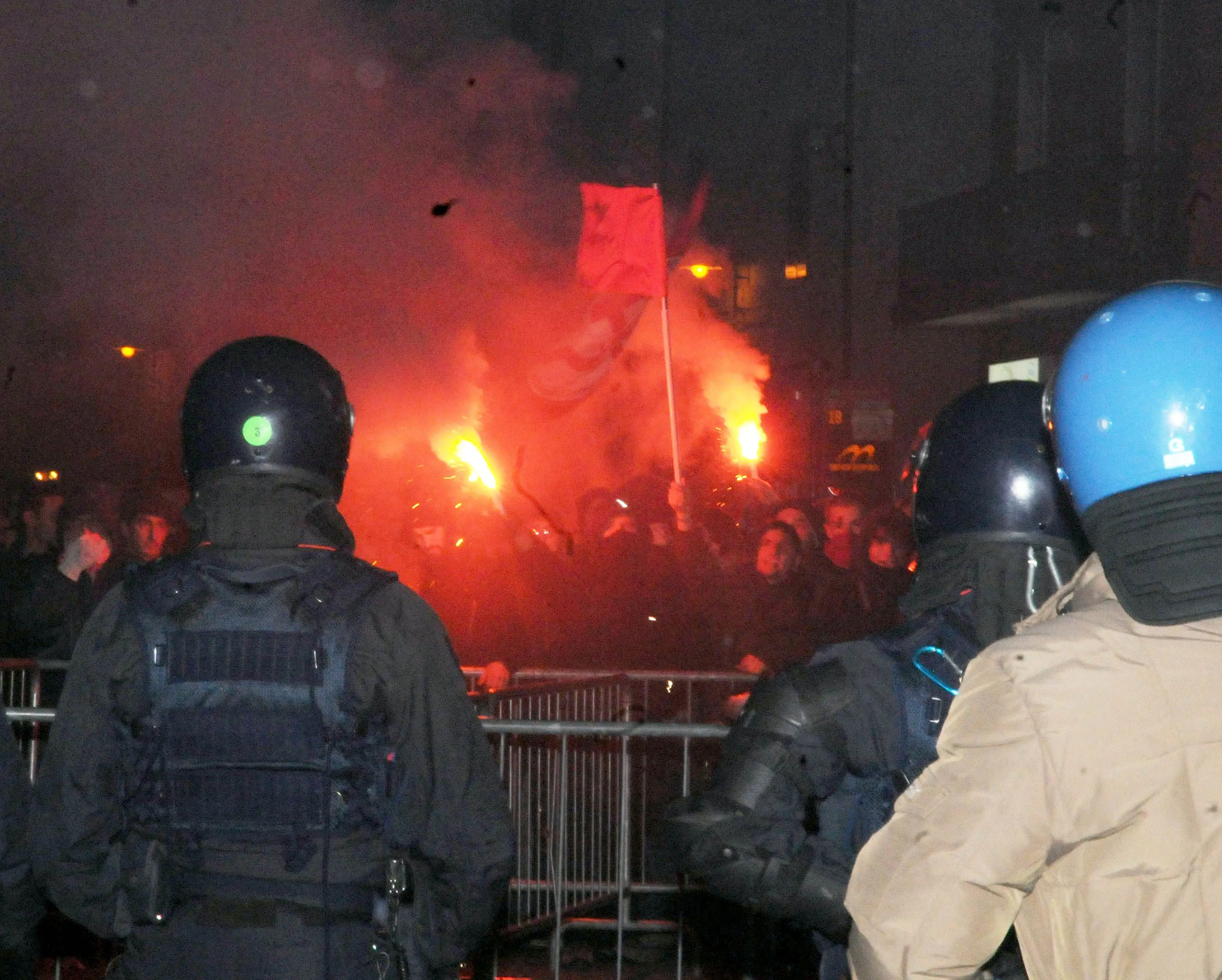 «Siamo tutti sulla gru» la protesta dei migranti del novembre 2010