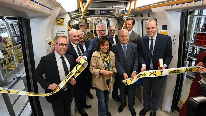 Il taglio del nastro per gli 80 anni del GdB - Foto New Reporter Favretto © www.giornaledibrescia.it