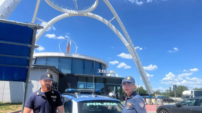 Ebreo aggredito 'ora insulti in rete a me e a mio figlio' - Esterno dell'autogrill in cui c'è stata l'aggressione