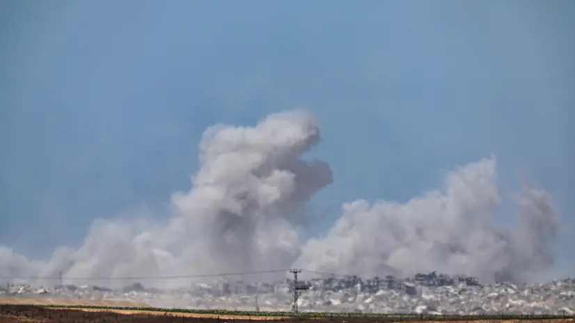epa12275639 Smoke rises following an Israeli airstrike in the northern Gaza Strip, as seen from the Israeli side of the border with Gaza, in southern Israel, 31 July 2025. EPA/ATEF SAFADI