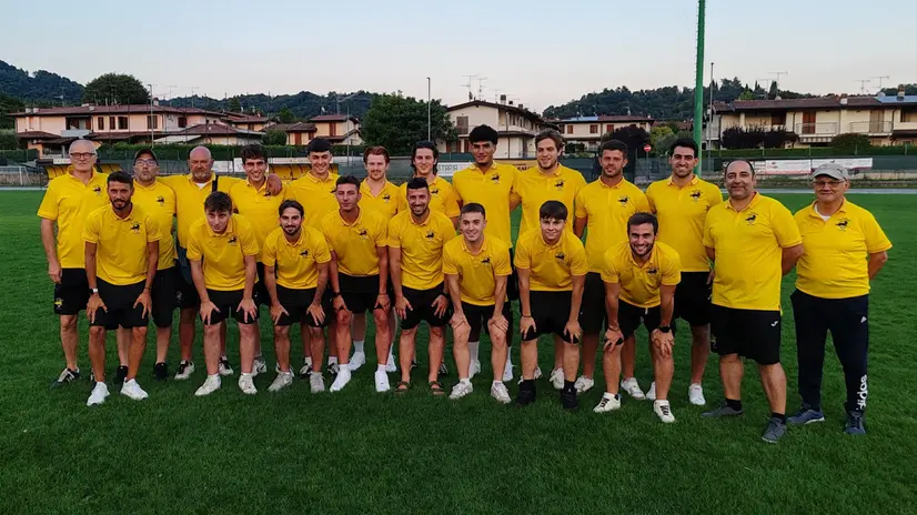 Squadra e dirigenti del Gavardo, pronto ad una nuova stagione