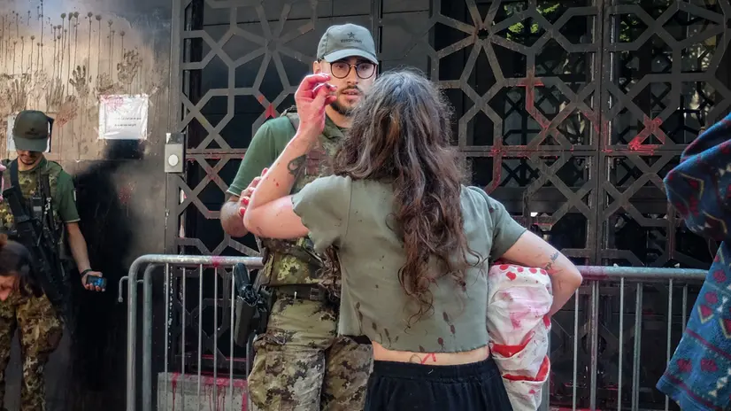 Manifestazione di protesta di Ultima Generazione davanti al consolato dell’Egitto in solidarietà con il popolo palestinese, Milano 5 Agostoo 2025 ANSA/MATTEO CORNER