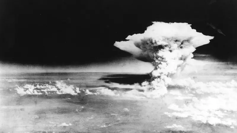 Il fungo provocato dalla bomba atomica sopra Hiroshima