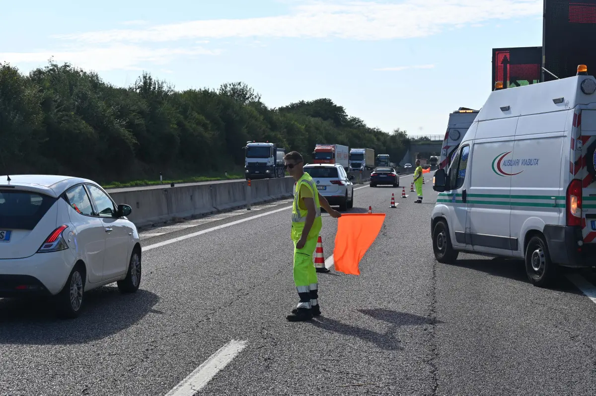 Il luogo dell'incidente in Corda Molle (nel tondo Fabrizio Tonelli)