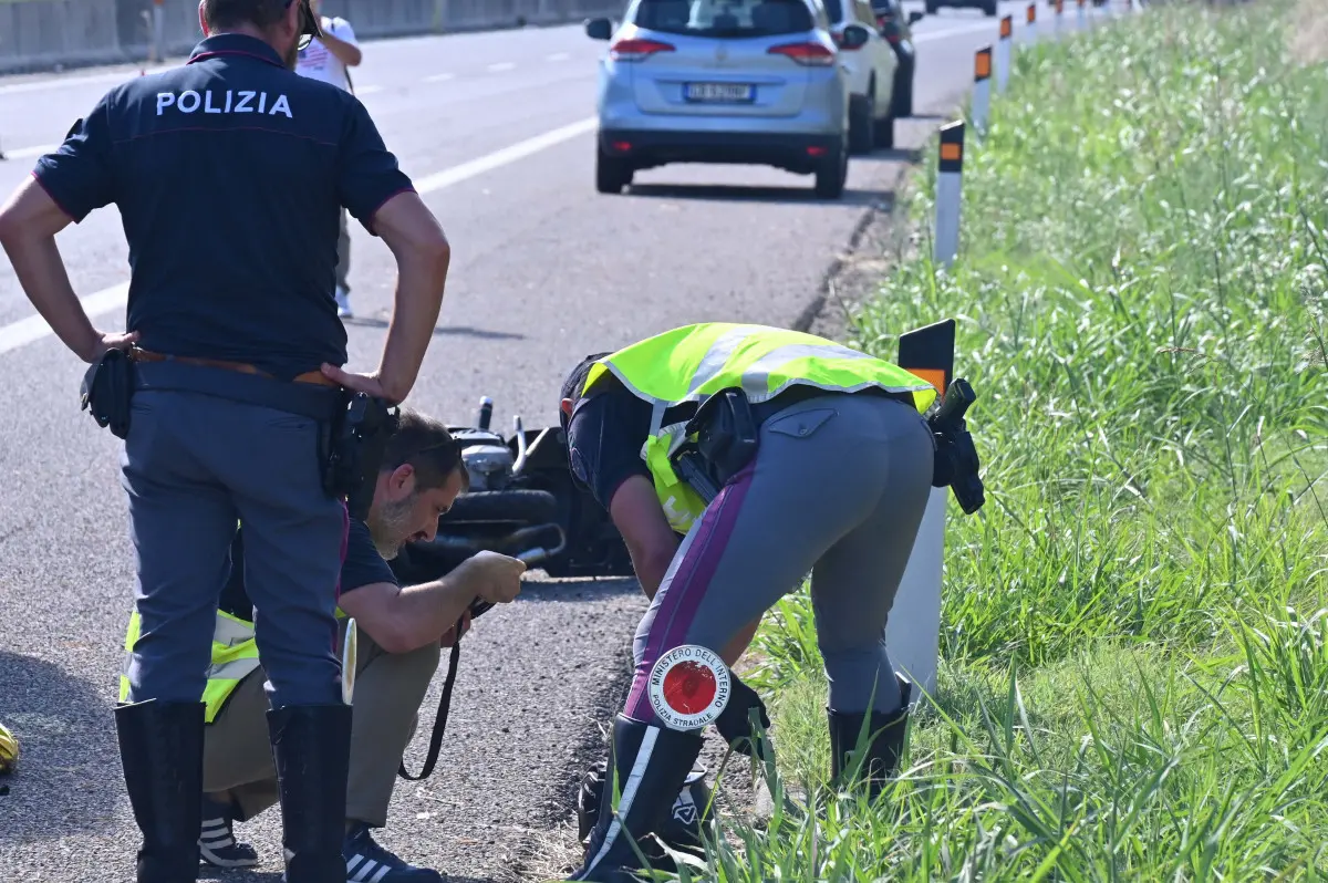 Il luogo dell'incidente in Corda Molle (nel tondo Fabrizio Tonelli)