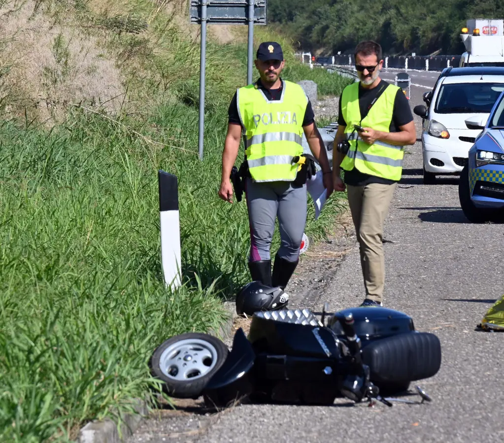 Il luogo dell'incidente in Corda Molle (nel tondo Fabrizio Tonelli)