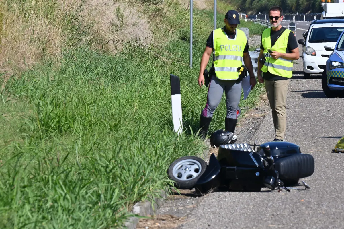 Il luogo dell'incidente in Corda Molle (nel tondo Fabrizio Tonelli)