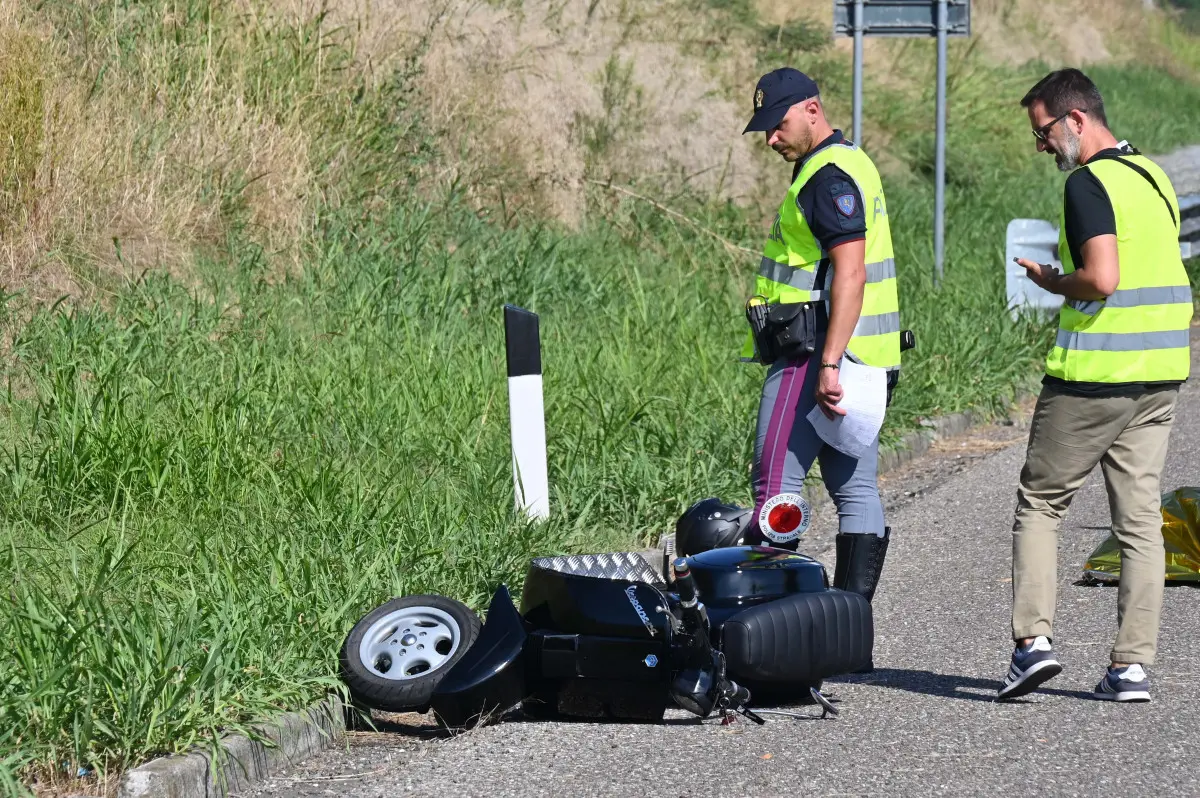 Il luogo dell'incidente in Corda Molle (nel tondo Fabrizio Tonelli)