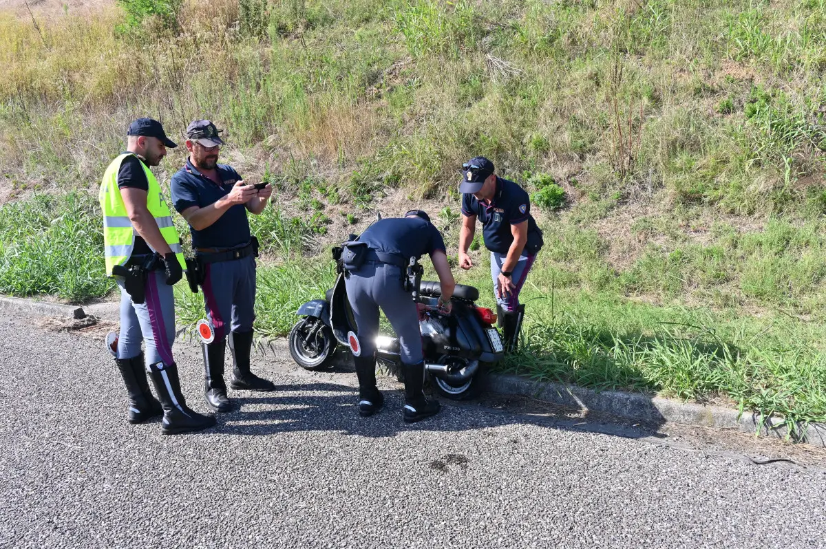 Il luogo dell'incidente in Corda Molle (nel tondo Fabrizio Tonelli)