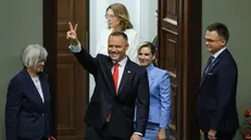 epa12285826 Polish President-elect Karol Nawrocki (C-L) and his wife Marta Nawrocka (C-R) arrive at the plenary hall before his swearing-in ceremony in Warsaw, Poland, 06 August 2025. EPA/PAWEL SUPERNAK POLAND OUT