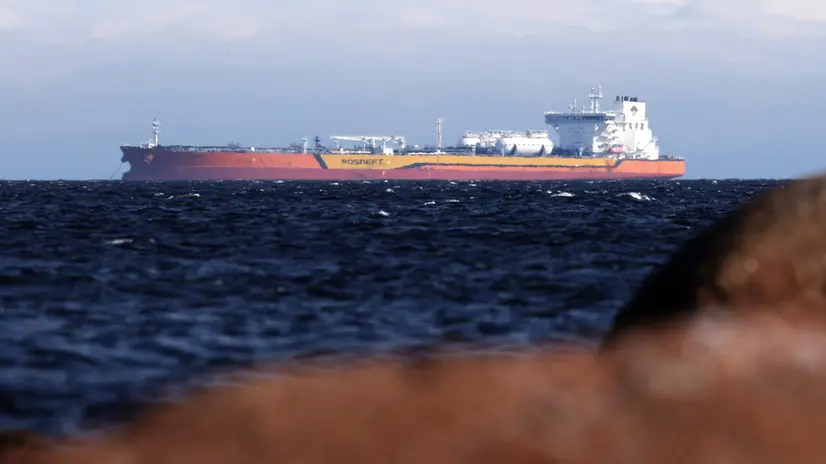 epa12072256 An Oil Tanker belonging to the Russian company Rosneft sails in the Baltic Sea in the Leningrad region, Russia, 03 May 2025. Russian energy company PJSC Rosneft specializes in the exploration, extraction, production, refining, transport, and sale of hydrocarbons. EPA/MAXIM SHIPENKOV