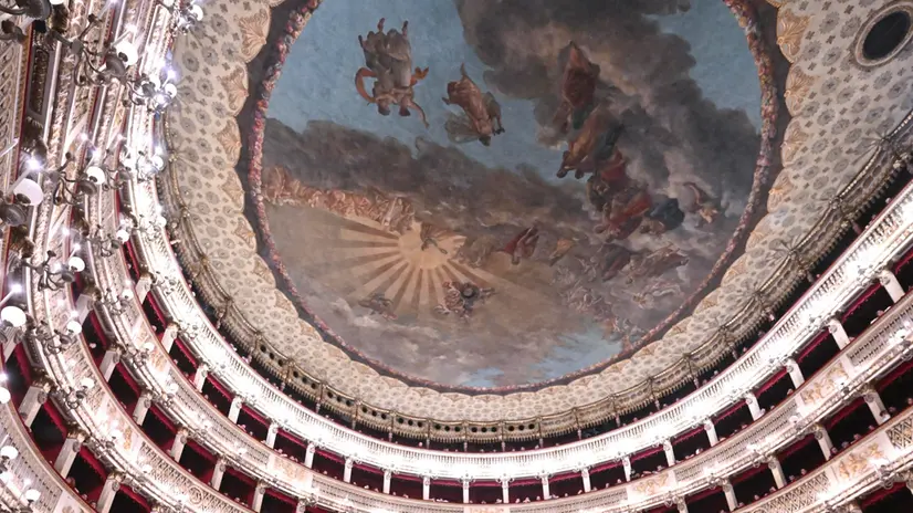 Lo storico Alessandro Barbero sul palcoscenico del Teatro San Carlo di Napoli dove, nell'ambito delle celebrazioni per gli 800 anni dell' Ateneo federiciano, ha tenuto una lezione "Federico II tra storia e leggenda", 11 MARZO 2024 ANSA / CIRO FUSCO