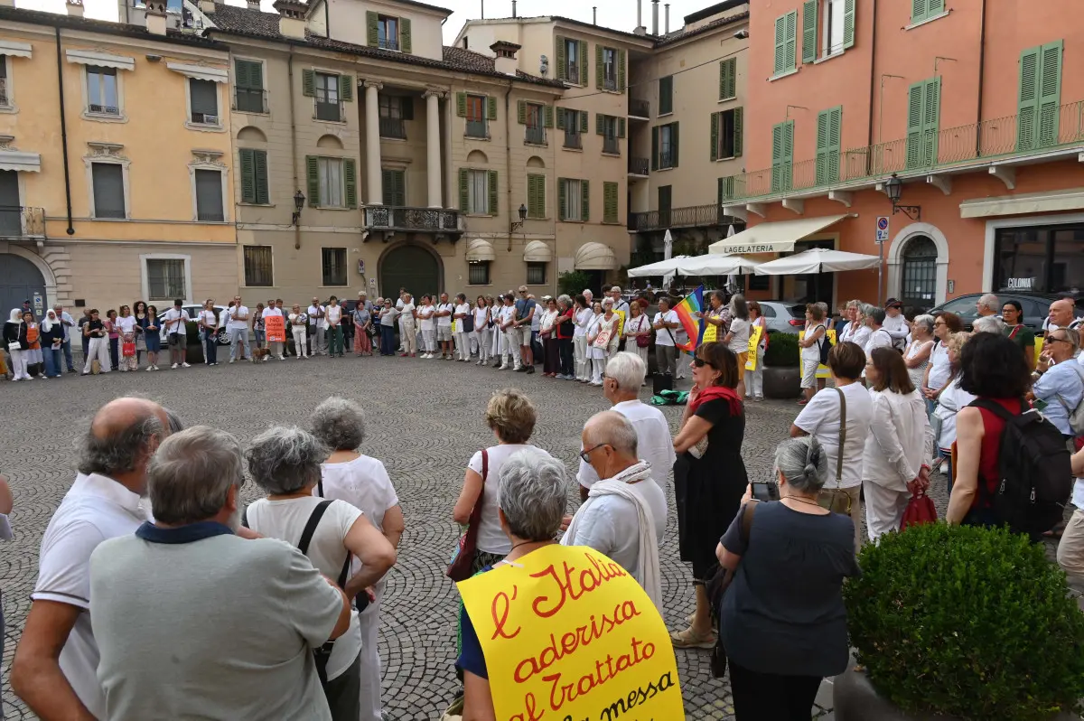 CRONACA BRESCIA CORTEO SILENZIOSO PER L' OTTANTESIMO ANNIVERSARIO DI HIROSHIMA REDAZIONE CRONACA 06-08-2025 GABRIELE STRADA NEW EDEN GROUP