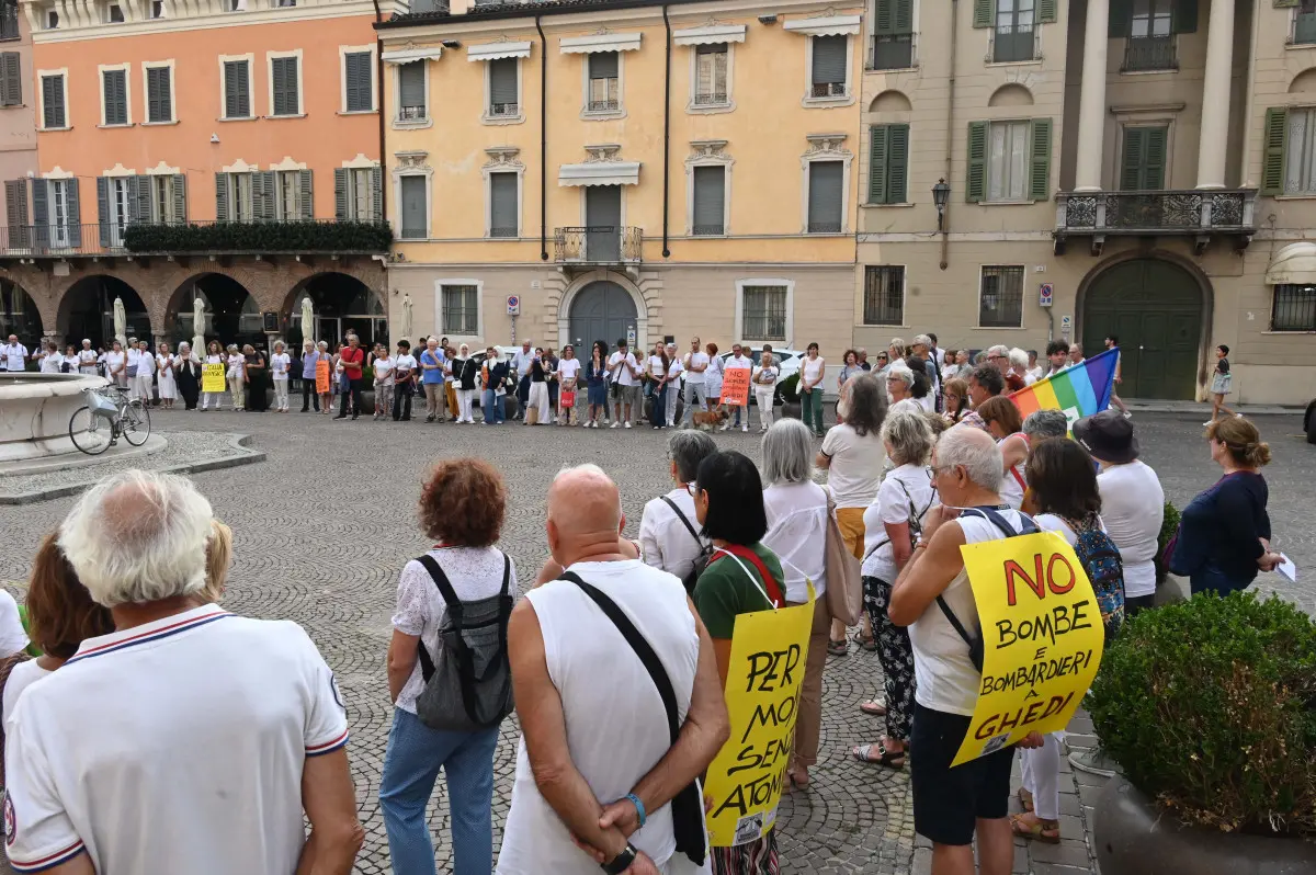CRONACA BRESCIA CORTEO SILENZIOSO PER L' OTTANTESIMO ANNIVERSARIO DI HIROSHIMA REDAZIONE CRONACA 06-08-2025 GABRIELE STRADA NEW EDEN GROUP
