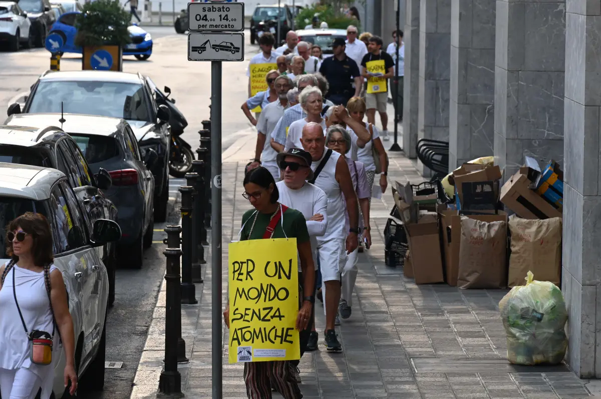 CRONACA BRESCIA CORTEO SILENZIOSO PER L' OTTANTESIMO ANNIVERSARIO DI HIROSHIMA REDAZIONE CRONACA 06-08-2025 GABRIELE STRADA NEW EDEN GROUP
