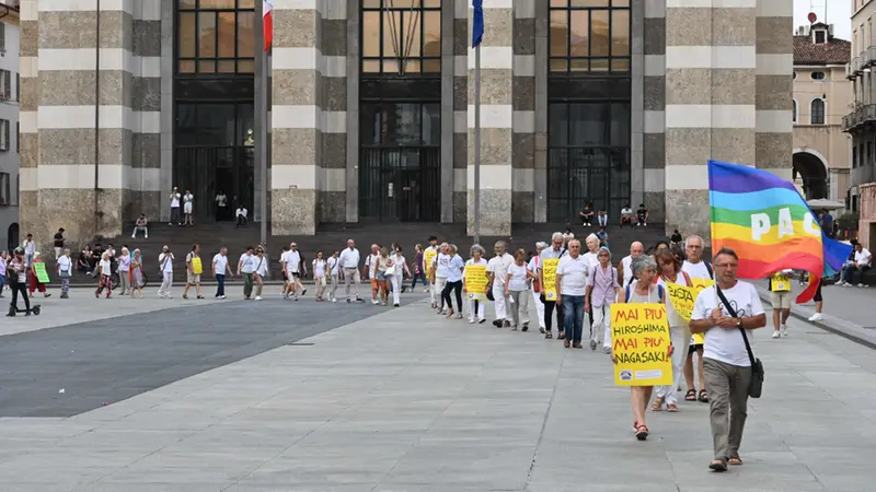 CRONACA BRESCIA CORTEO SILENZIOSO PER L' OTTANTESIMO ANNIVERSARIO DI HIROSHIMA REDAZIONE CRONACA 06-08-2025 GABRIELE STRADA NEW EDEN GROUP