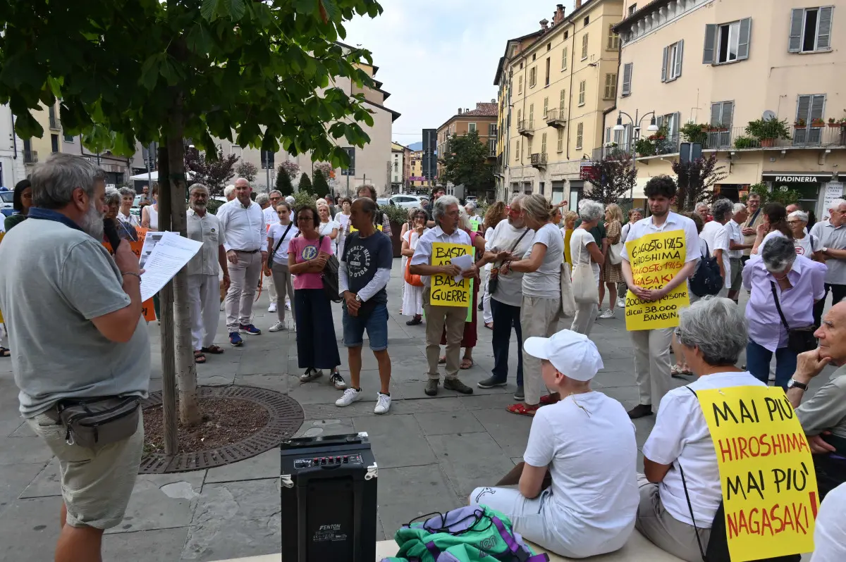 CRONACA BRESCIA CORTEO SILENZIOSO PER L' OTTANTESIMO ANNIVERSARIO DI HIROSHIMA REDAZIONE CRONACA 06-08-2025 GABRIELE STRADA NEW EDEN GROUP