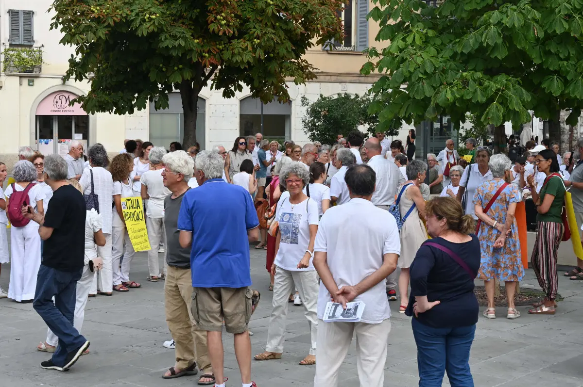 CRONACA BRESCIA CORTEO SILENZIOSO PER L' OTTANTESIMO ANNIVERSARIO DI HIROSHIMA REDAZIONE CRONACA 06-08-2025 GABRIELE STRADA NEW EDEN GROUP