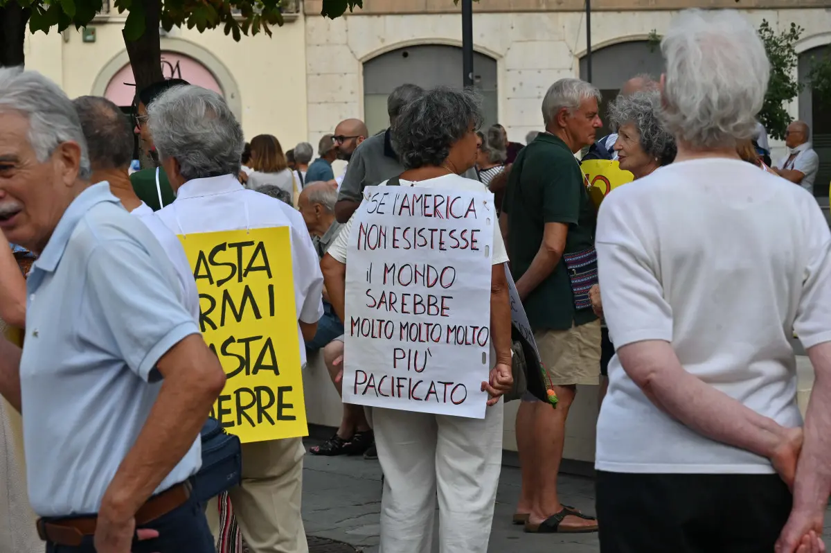 CRONACA BRESCIA CORTEO SILENZIOSO PER L' OTTANTESIMO ANNIVERSARIO DI HIROSHIMA REDAZIONE CRONACA 06-08-2025 GABRIELE STRADA NEW EDEN GROUP